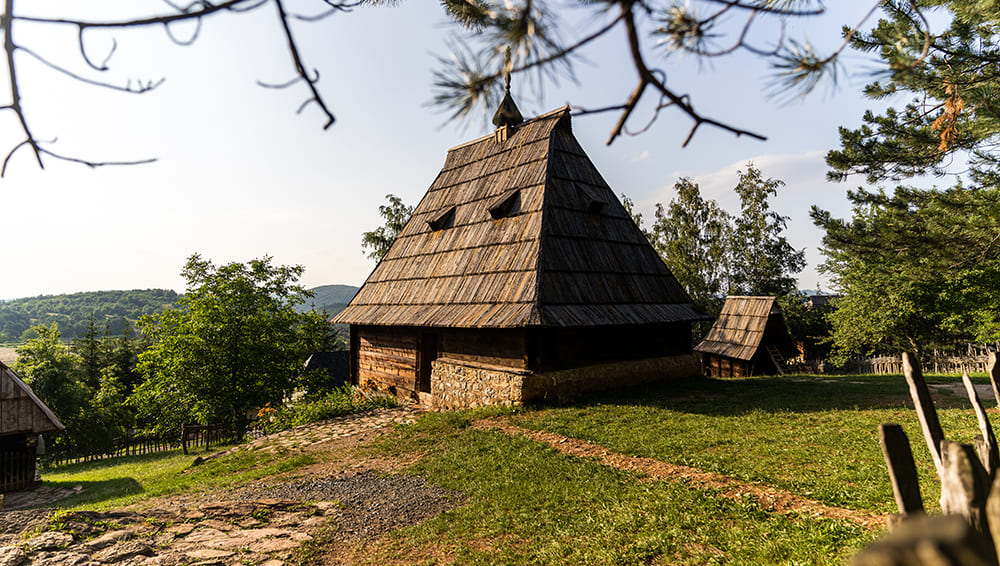 "Sirogojno - Stopića pećina - Gostiljski vodopadi" by Trendy Travel